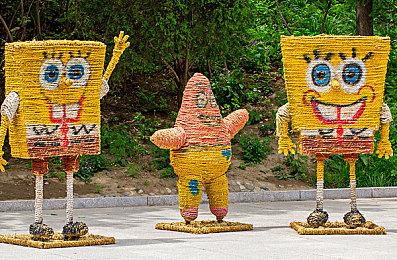 知名主播秋日做客KK官方对战平台抖音直播间，放狠话：“是男人就来单挑”！